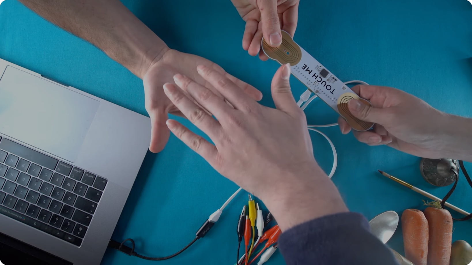 Video - How to connect TouchMe