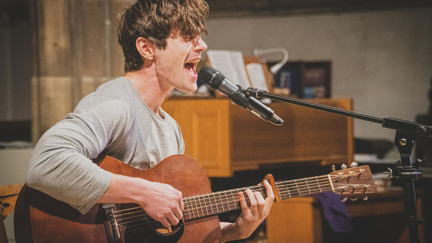 Comment chanter en jouant de la guitare sans perdre le rythme
