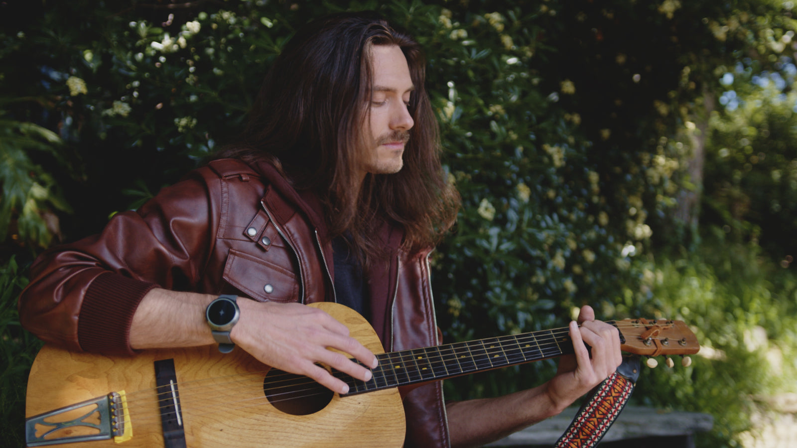 A man wearing a Soundbrenner Core Steel 2 playing guitar