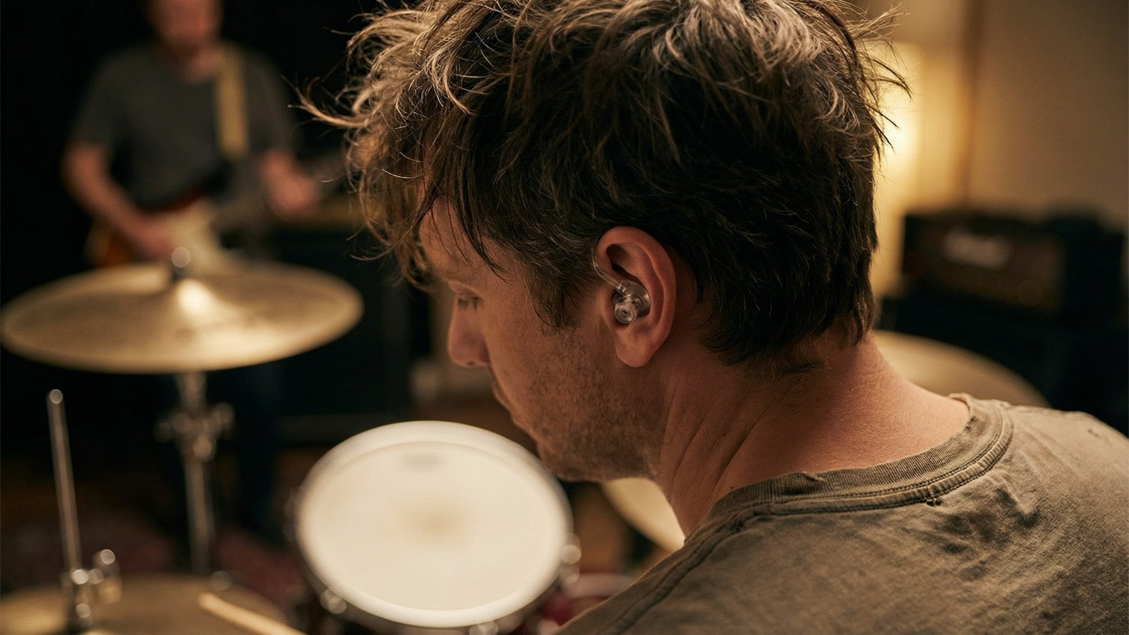 Proteggi le tue orecchie: consigli pratici per ridurre l’affaticamento uditivo durante concerti e prove