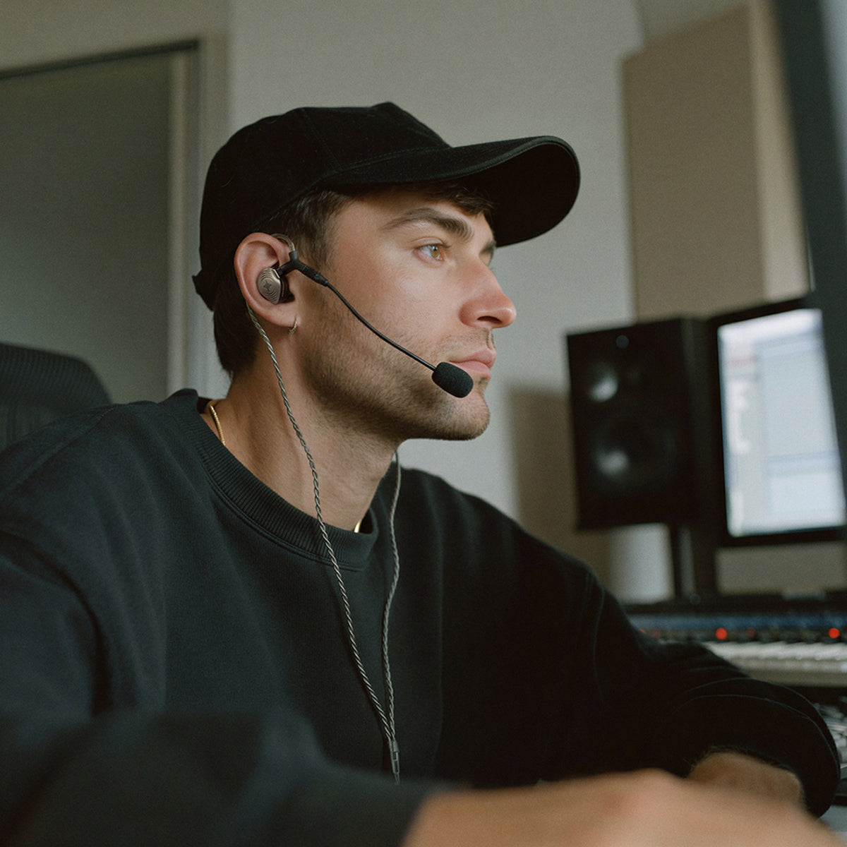 Wave Pro 하이파이 오버이어 3.5mm 오디오 케이블 마이크 내장 2.5m (8.2 ft)