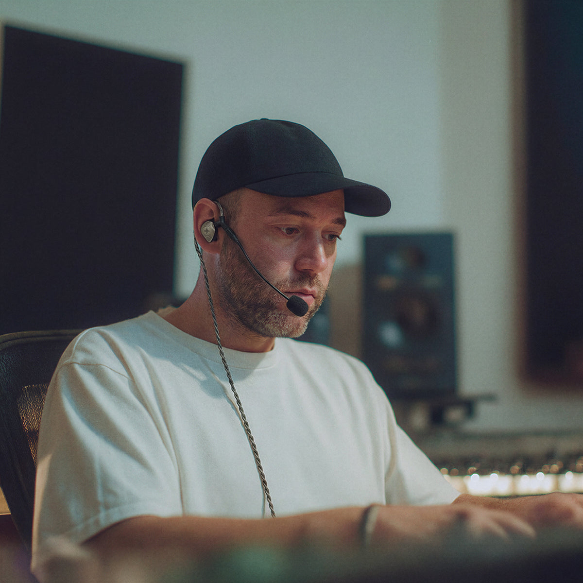 Wave Pro 하이파이 오버이어 3.5mm 오디오 케이블 마이크 내장 2.5m (8.2 ft)