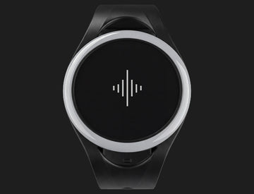 Metronomo indossabile Pulse nero mostrato frontalmente su sfondo scuro