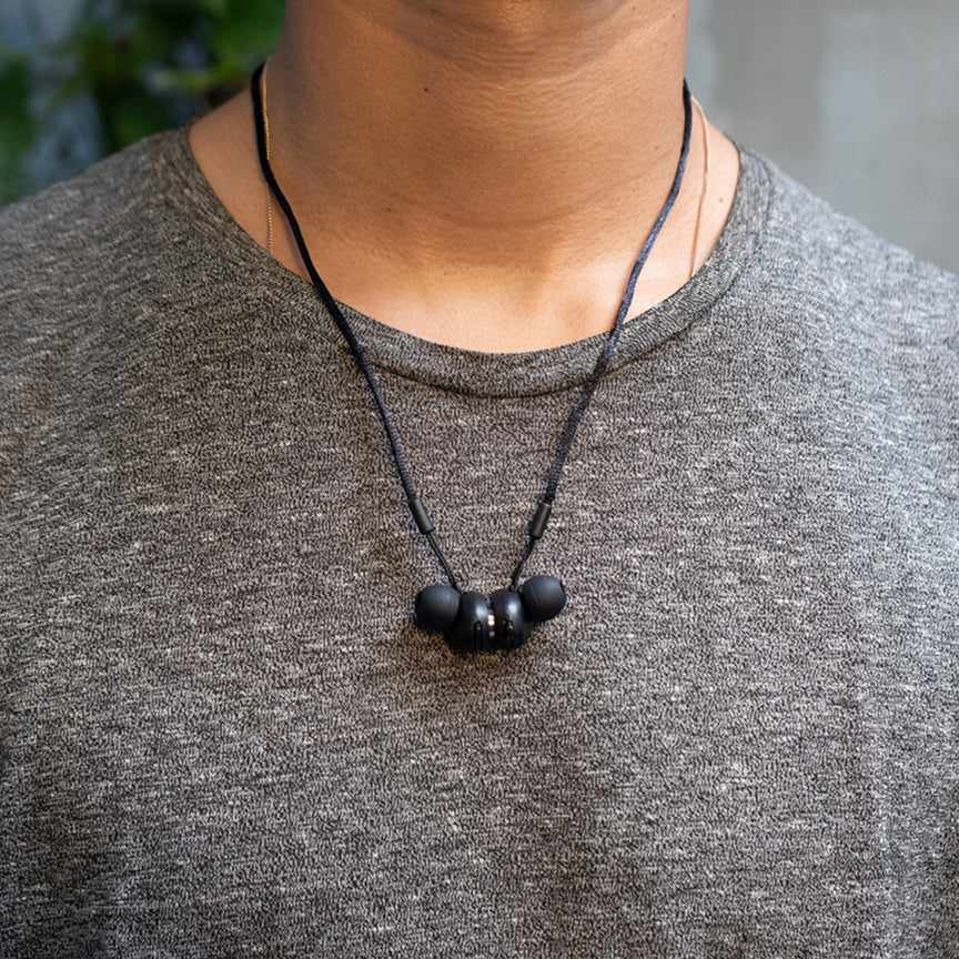 Magnetic locking system. Secure accessibility. Your Minuendo earplugs are always within reach. Lock them around your neck with the included strap for quick and easy access at any time. Never worry about losing your earplugs again.