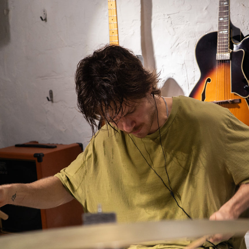 Sweat resistant. Groove on. Engineered for live sets and tough rehearsals, Wave stands up to sweat, heat, and the spotlight.