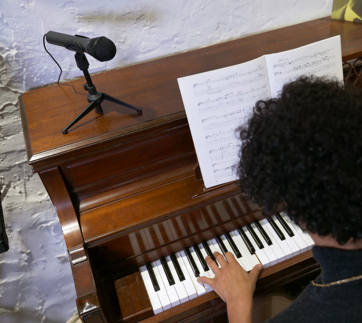 Înregistrează sunet de înaltă fidelitate. <span>Auză diferența.</span>