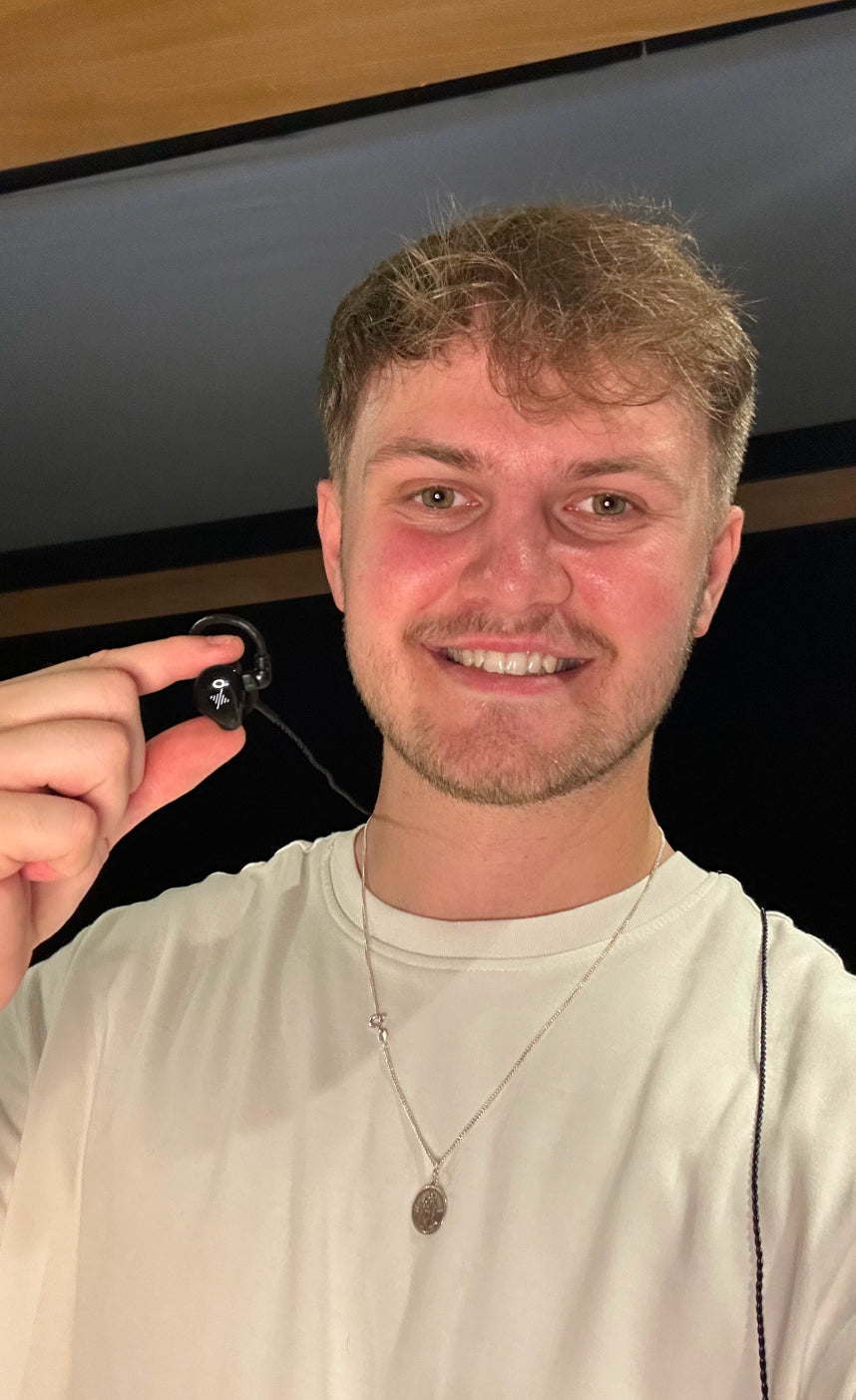 Video - „Încerc aceste IEM-uri virale”