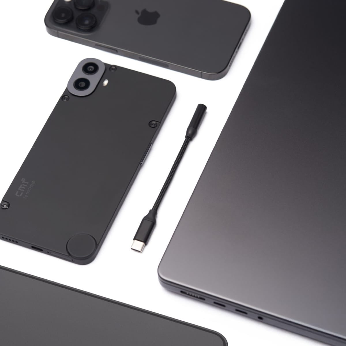 Adaptador de audio de USB-C a 3,5 mm entre varios smartphones y una tableta
