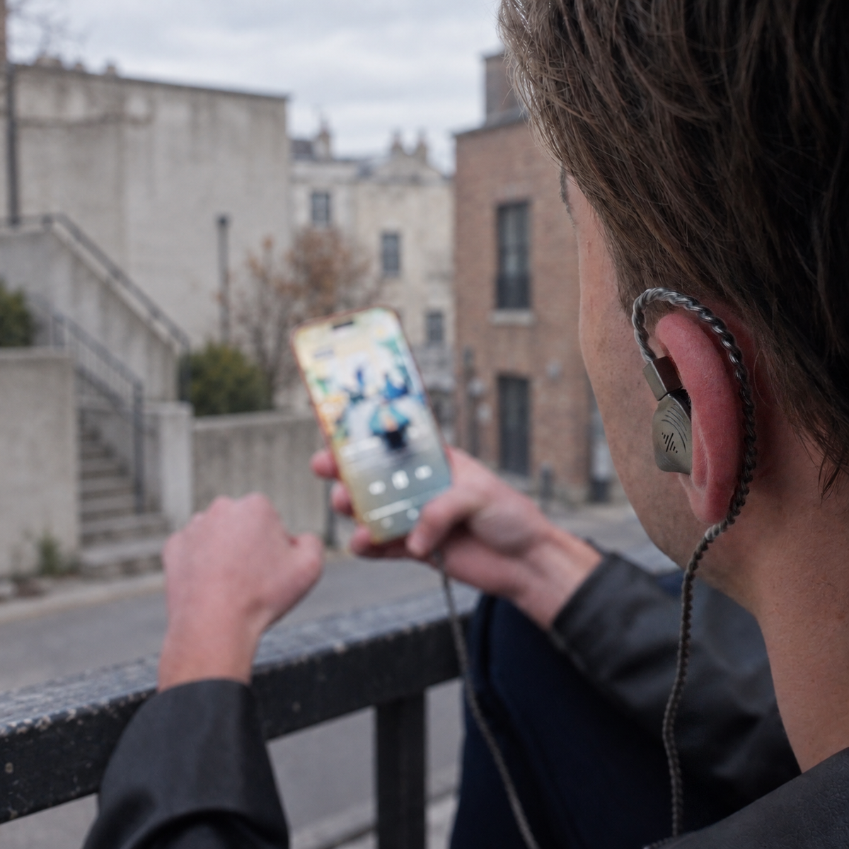 Listening to Wave Pro 2 outdoors