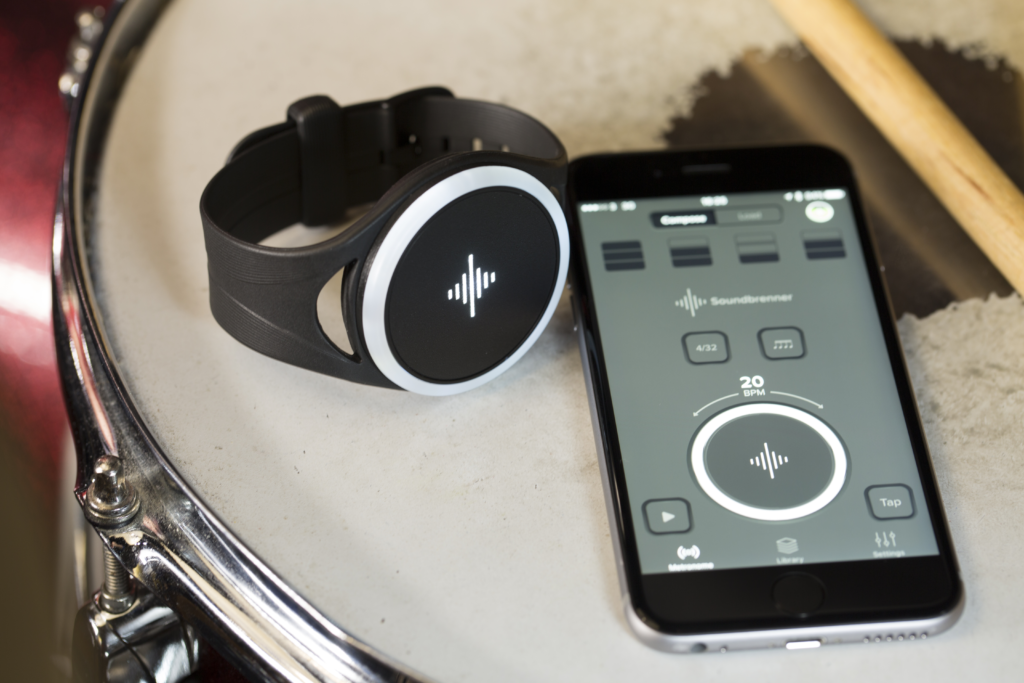 Soundbrenner Pulse with the The Metronome App