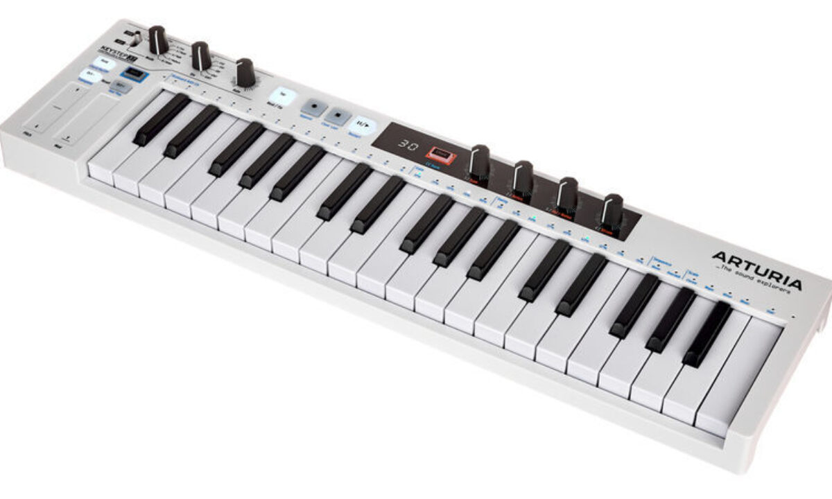Top 7 best MIDI keyboards for live performances/musicians in 2024